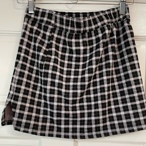 Abercrombie black ,white,and pink mini skirt. Size 11/12 kids